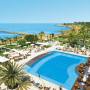 Cyprus - bazén a pláž hotela Louis Ledra Beach nahlad